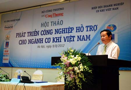 Ông Nguyễn Hữu Quý - Phó TBT Báo Công Thương phát biểu khai mạc hội thảo.